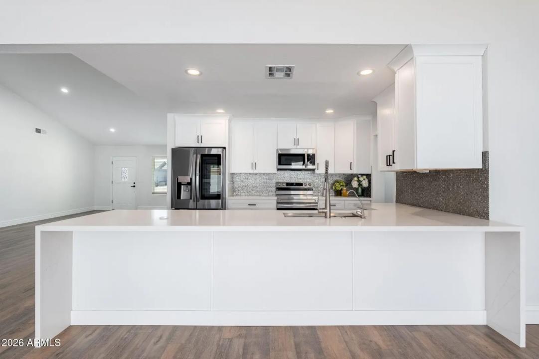 Real Estate Picture 5