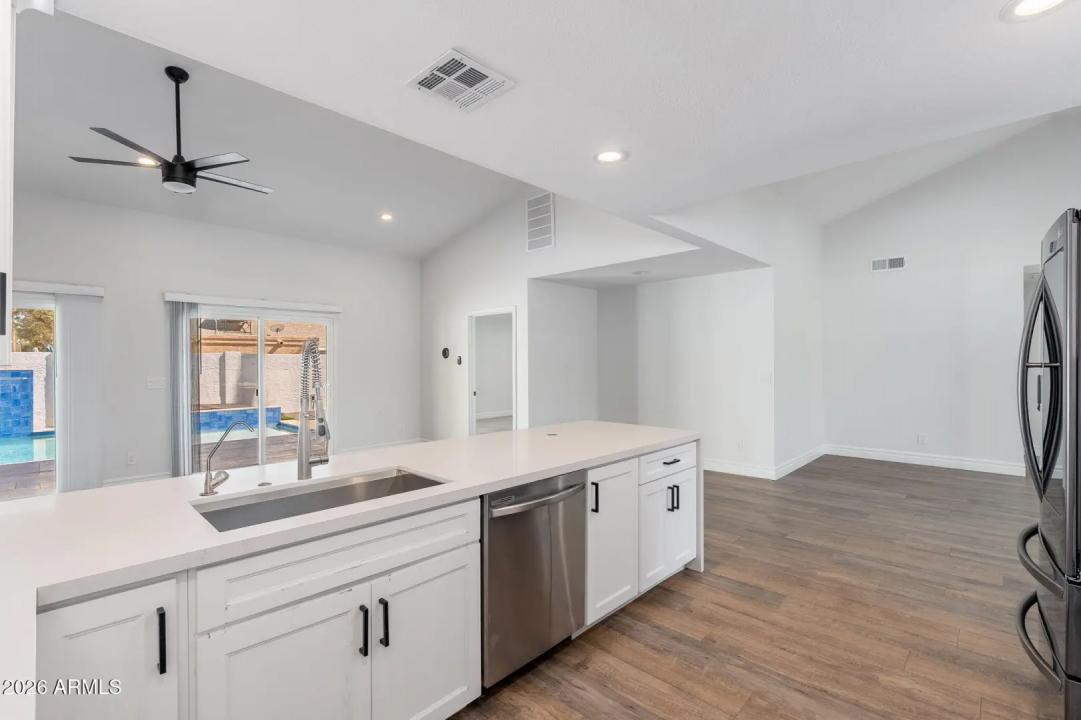 Real Estate Picture 7