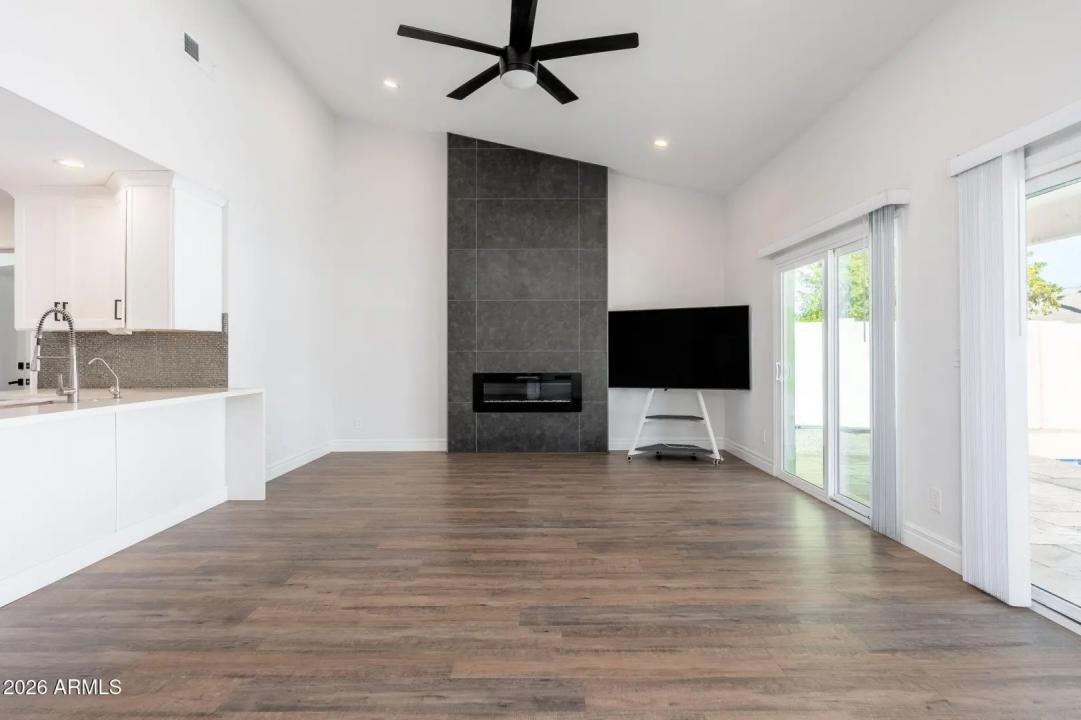Real Estate Picture 10