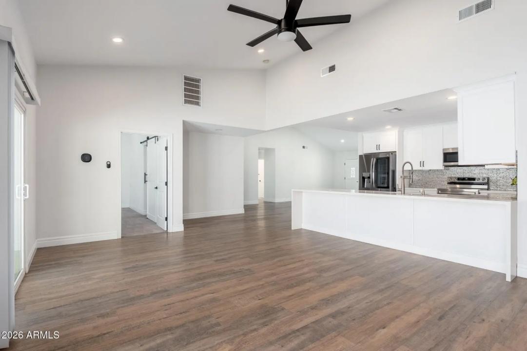 Real Estate Picture 11