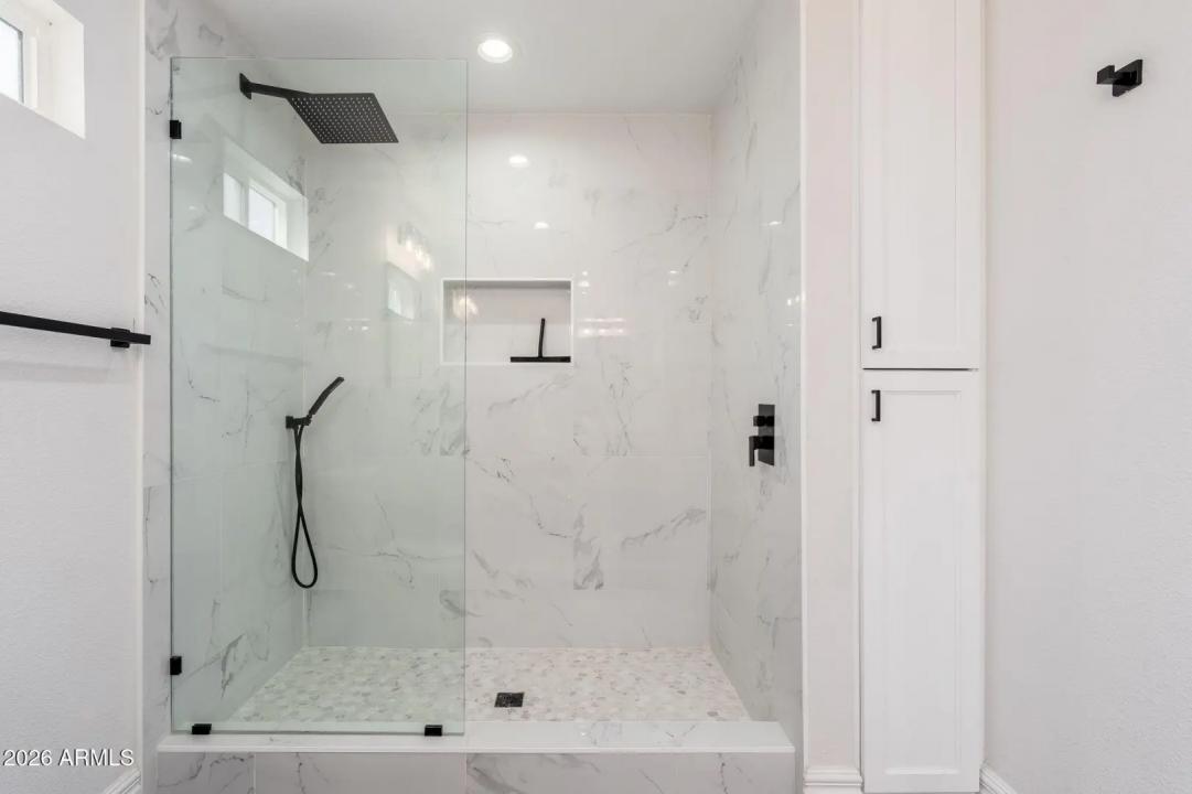 Real Estate Picture 16