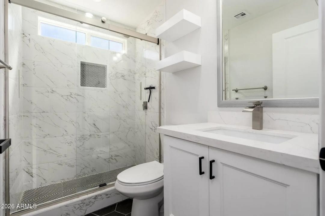 Real Estate Picture 18