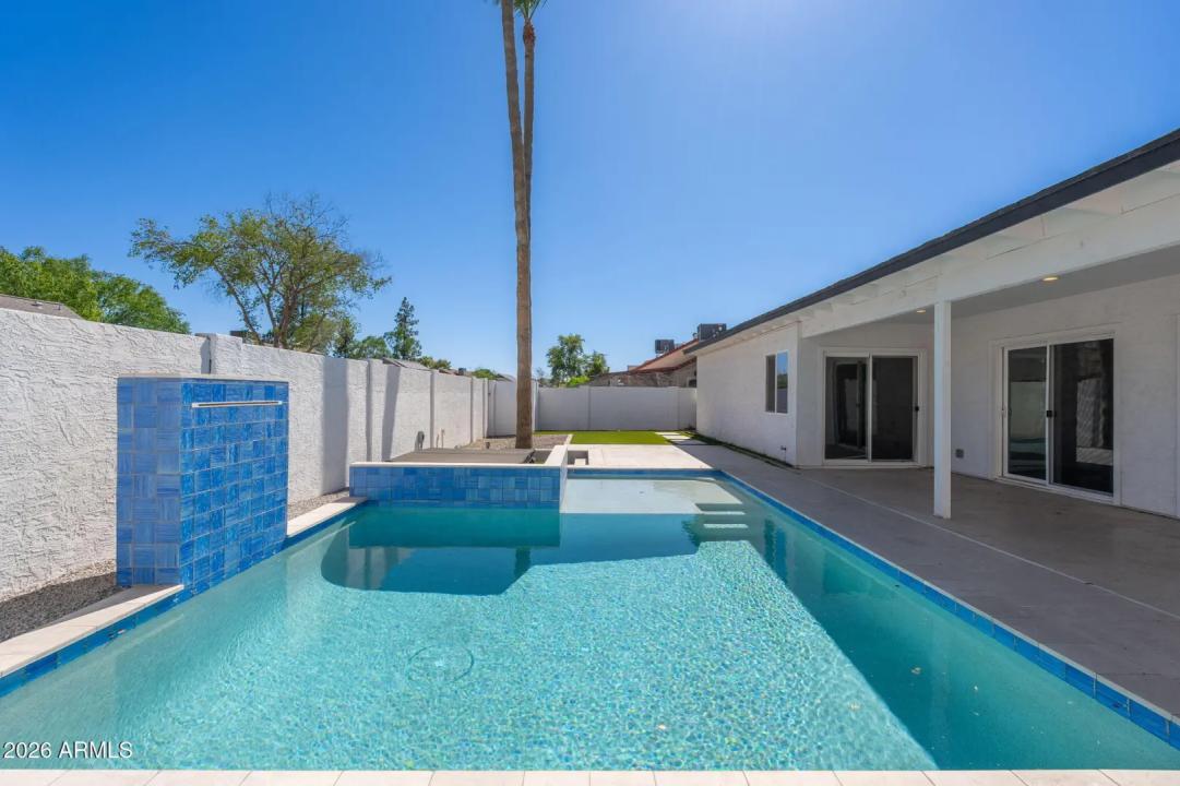 Real Estate Picture 23