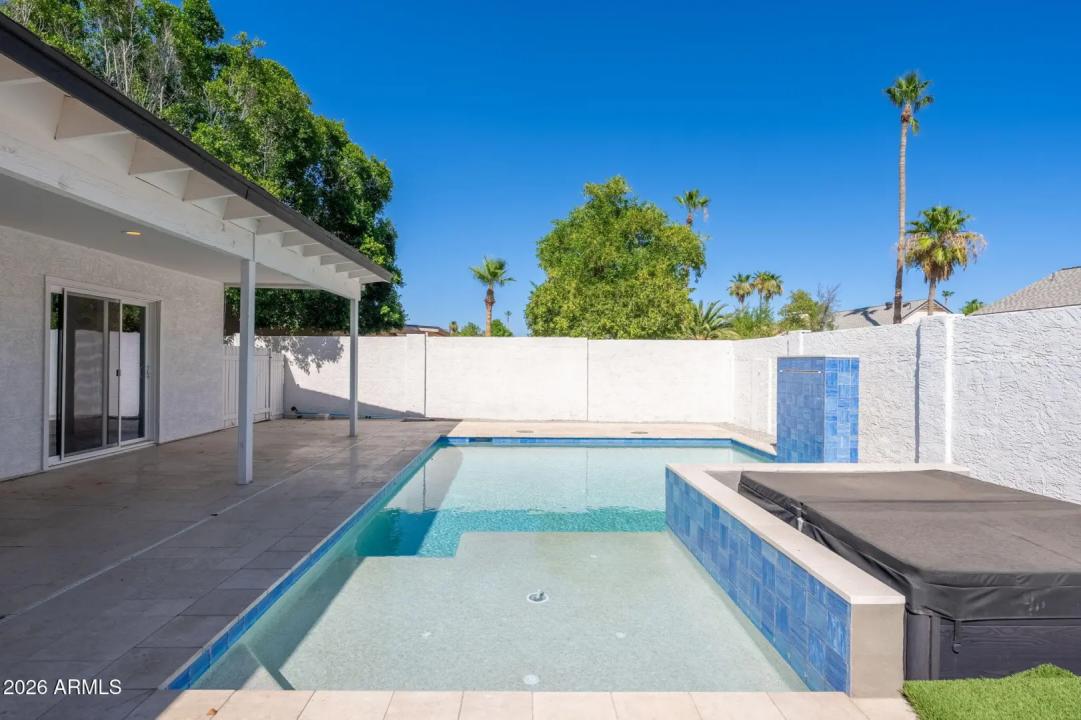 Real Estate Picture 24