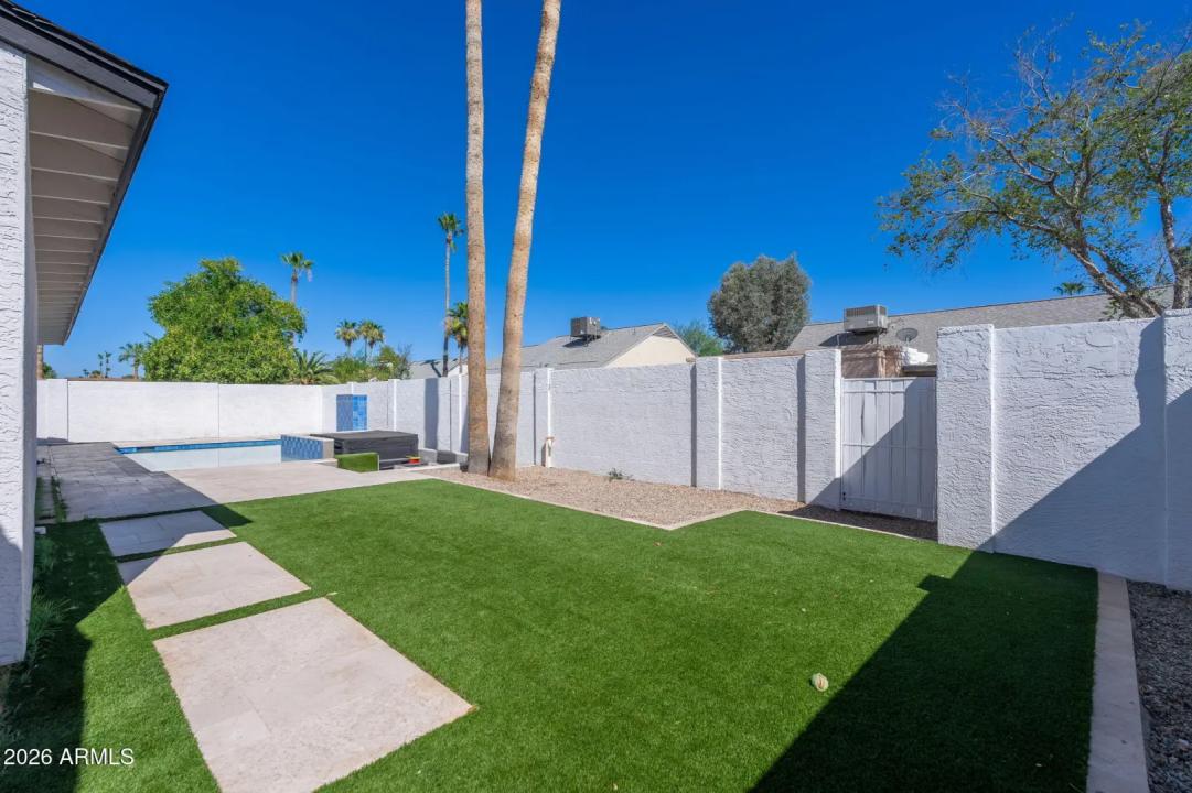 Real Estate Picture 25