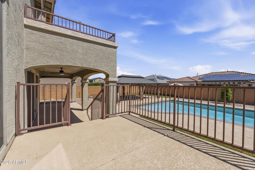 Real Estate Picture 4