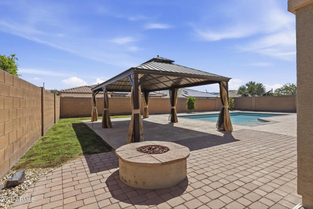 Real Estate Picture 8
