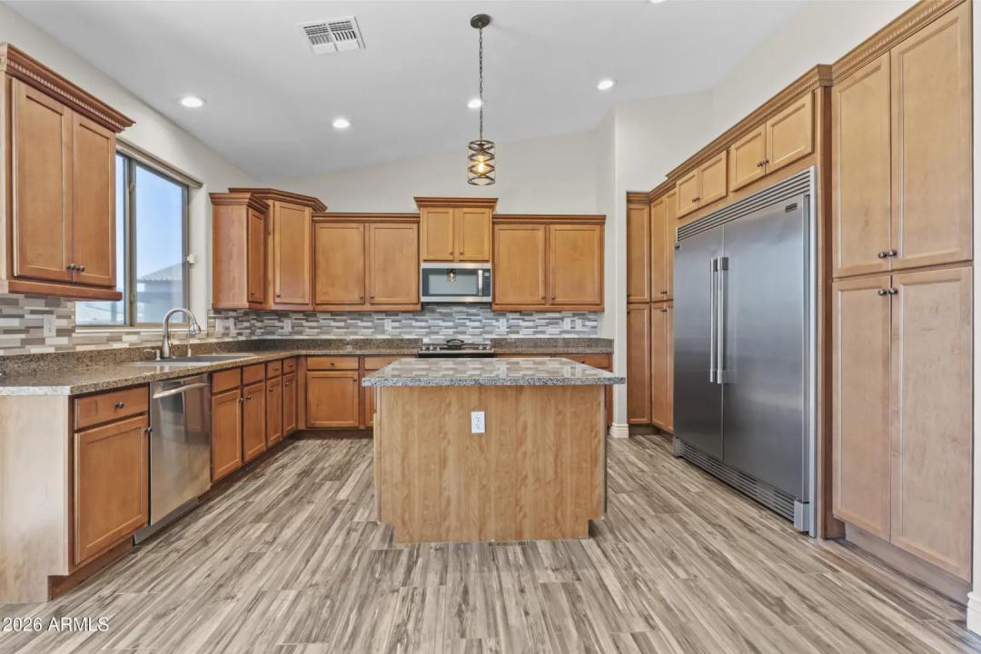 Real Estate Picture 9