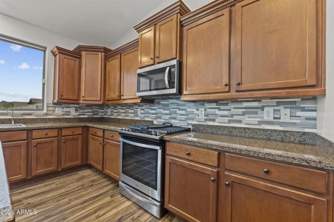 Real Estate Picture 11