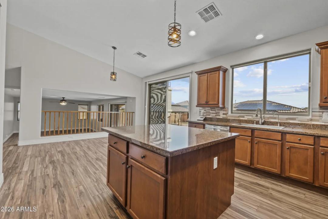 Real Estate Picture 12