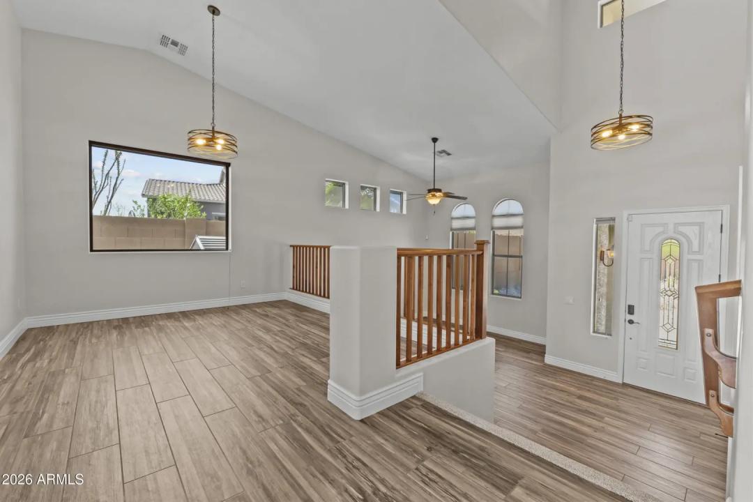 Real Estate Picture 14