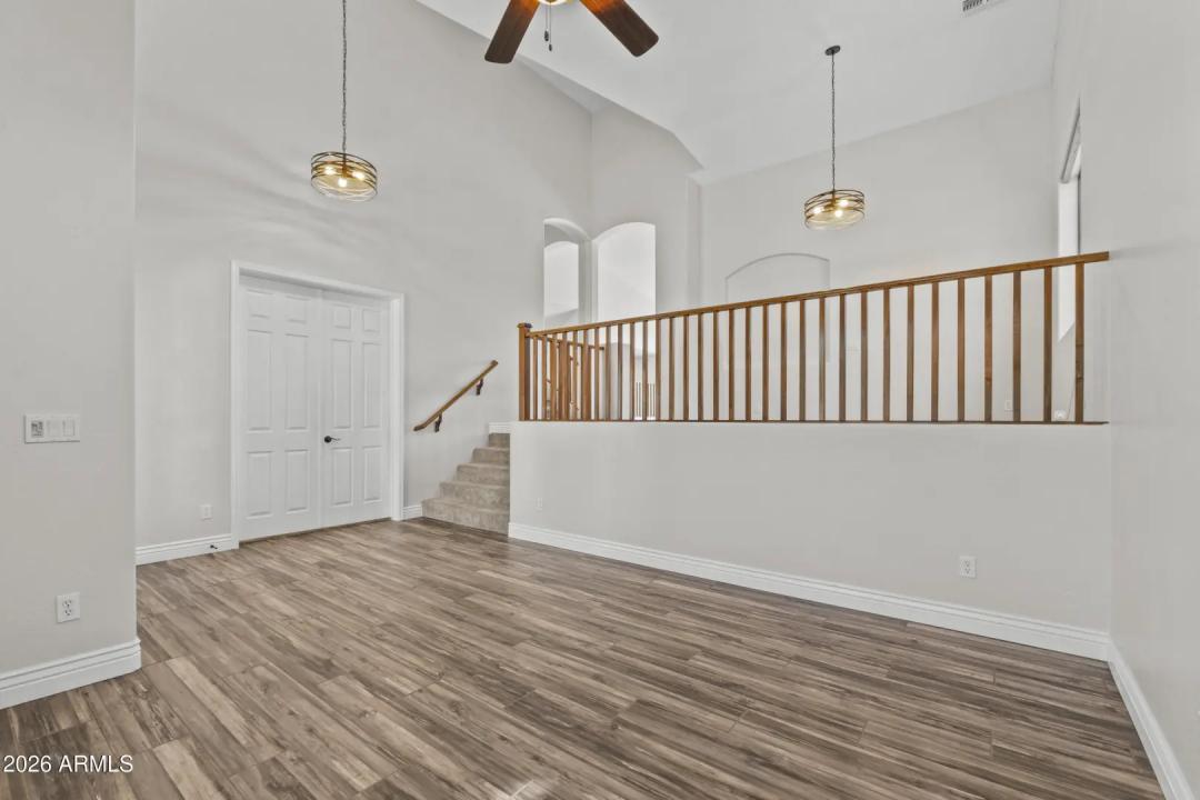 Real Estate Picture 17