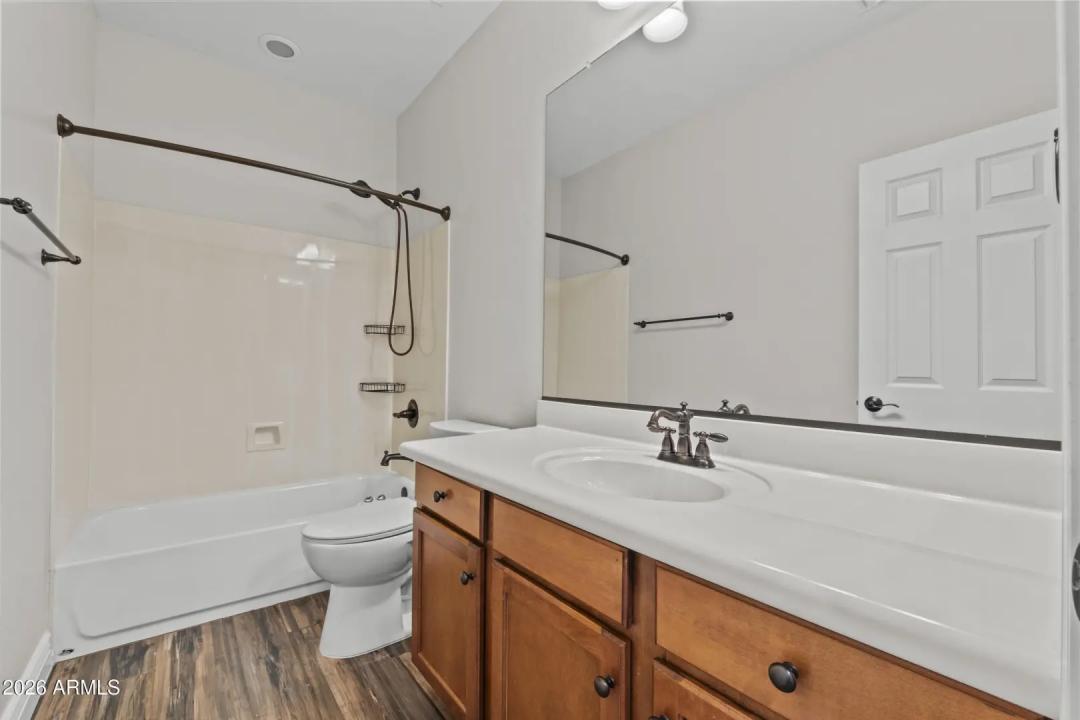 Real Estate Picture 23