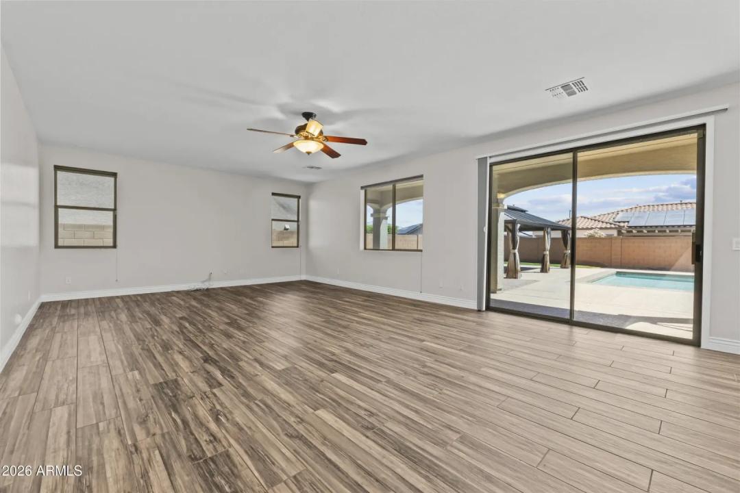 Real Estate Picture 24