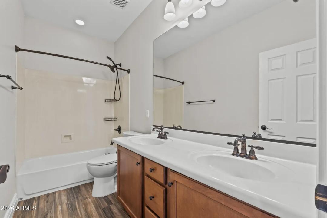 Real Estate Picture 38