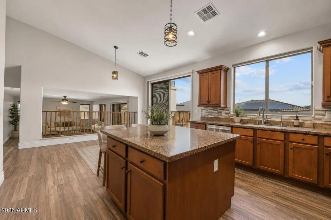 Real Estate Picture 11