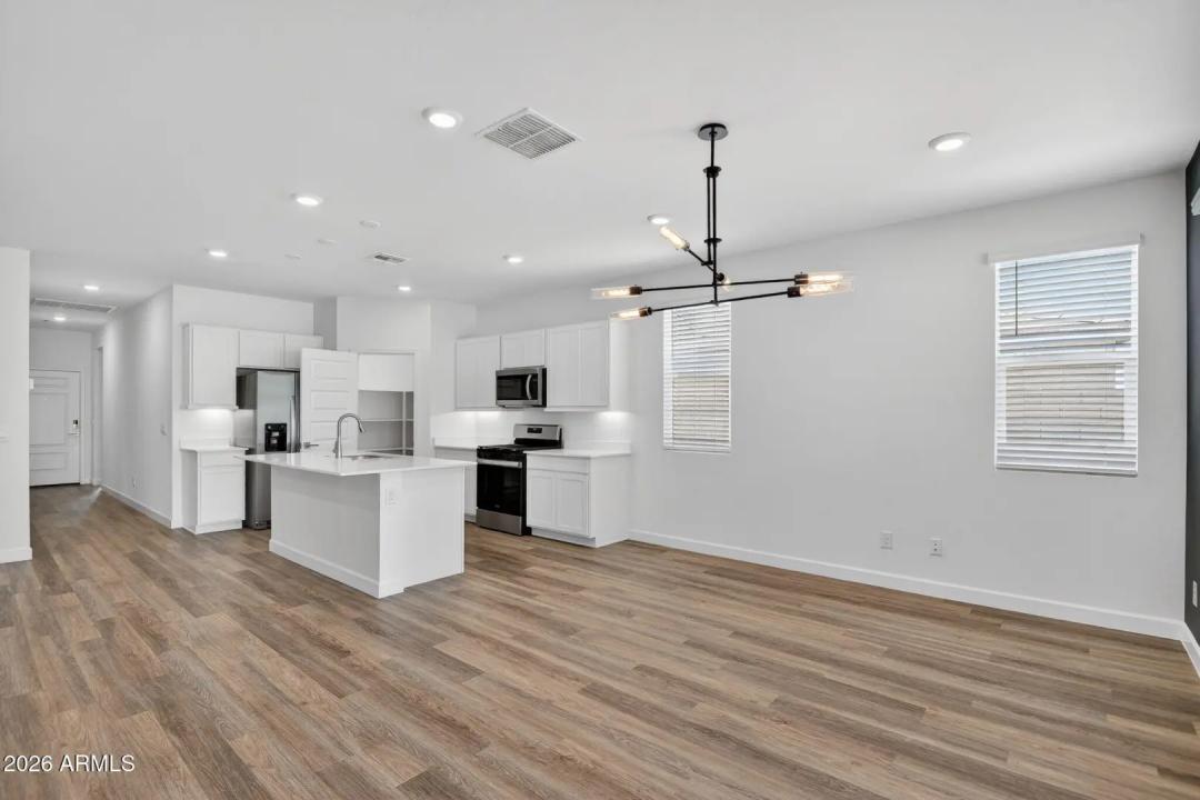 Real Estate Picture 12