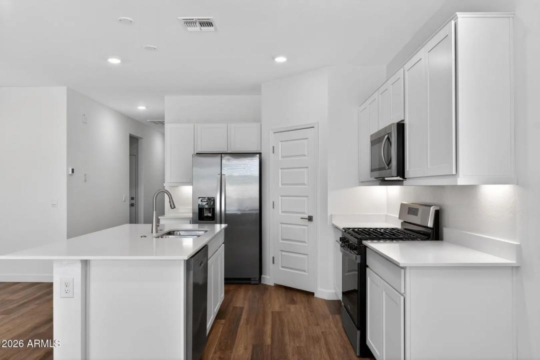 Real Estate Picture 8