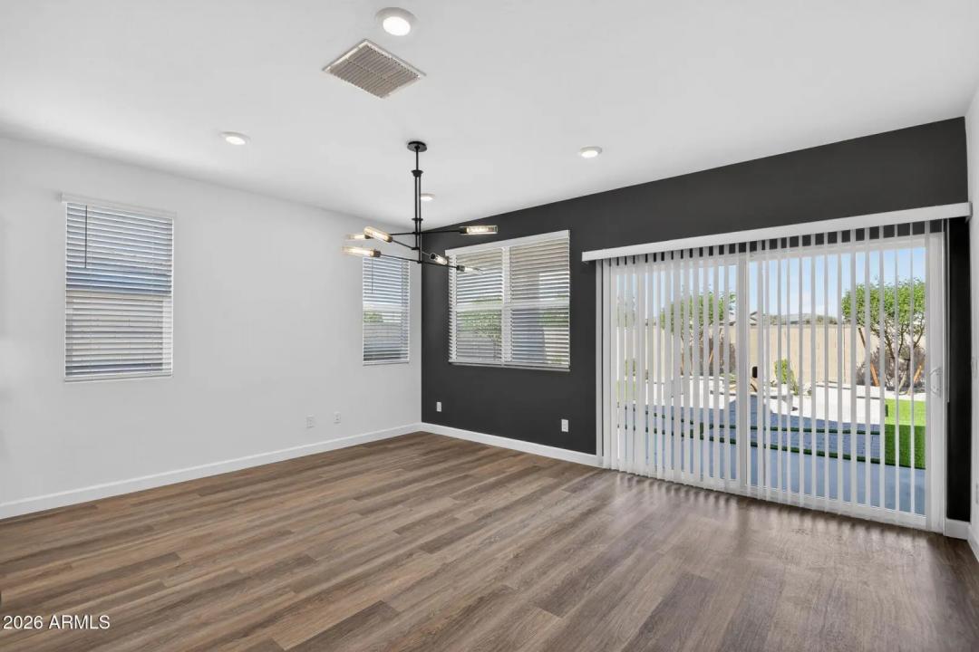 Real Estate Picture 14