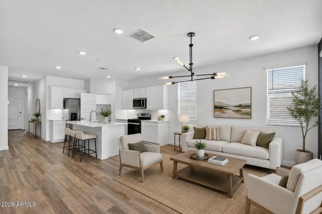 Real Estate Picture 11