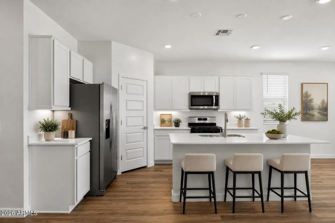 Real Estate Picture 6