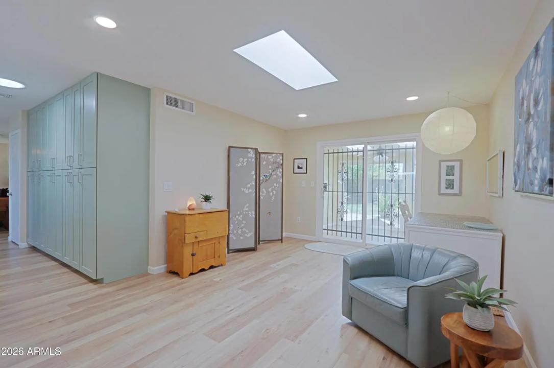 Real Estate Picture 14