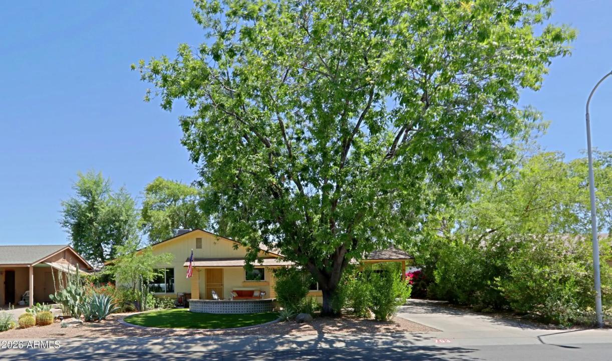 Real Estate Picture 4