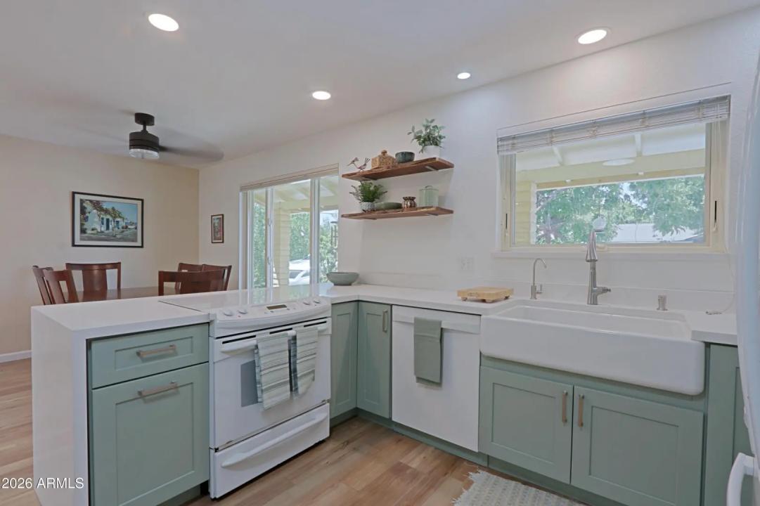 Real Estate Picture 7