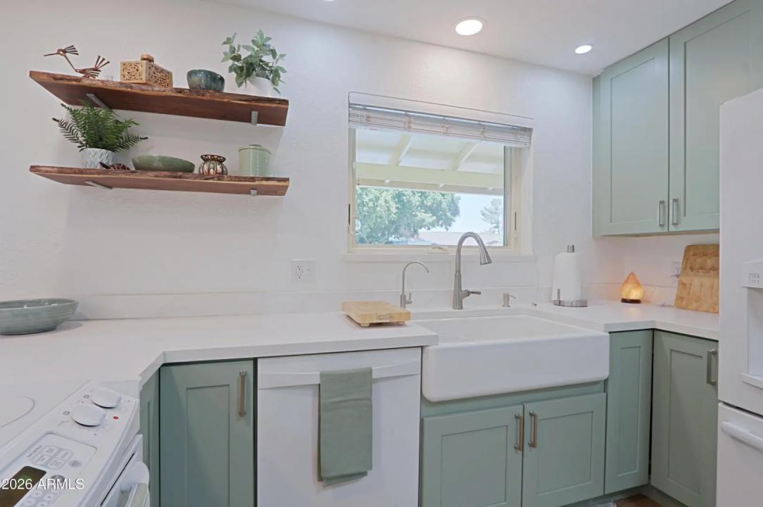 Real Estate Picture 8