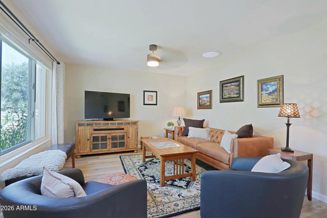 Real Estate Picture 18