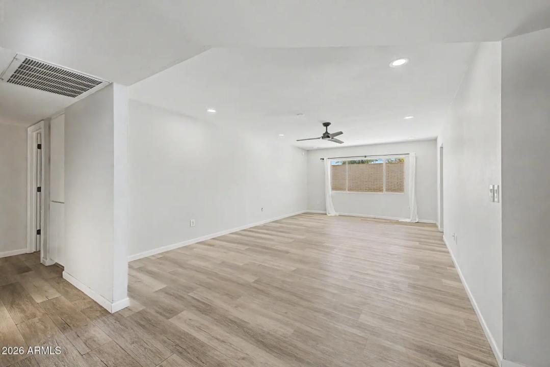 Real Estate Picture 3