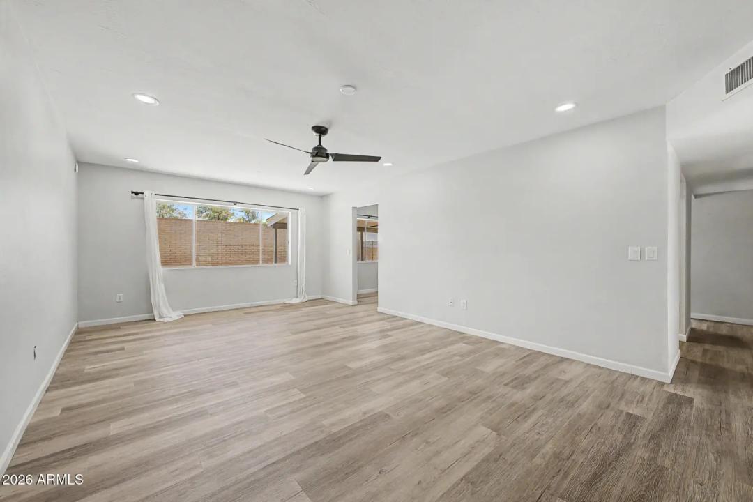 Real Estate Picture 4