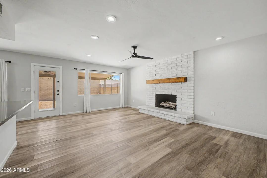 Real Estate Picture 7