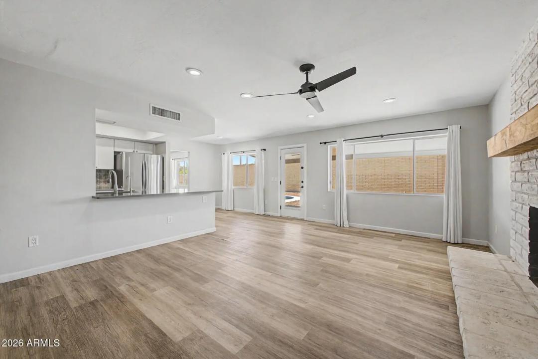 Real Estate Picture 8