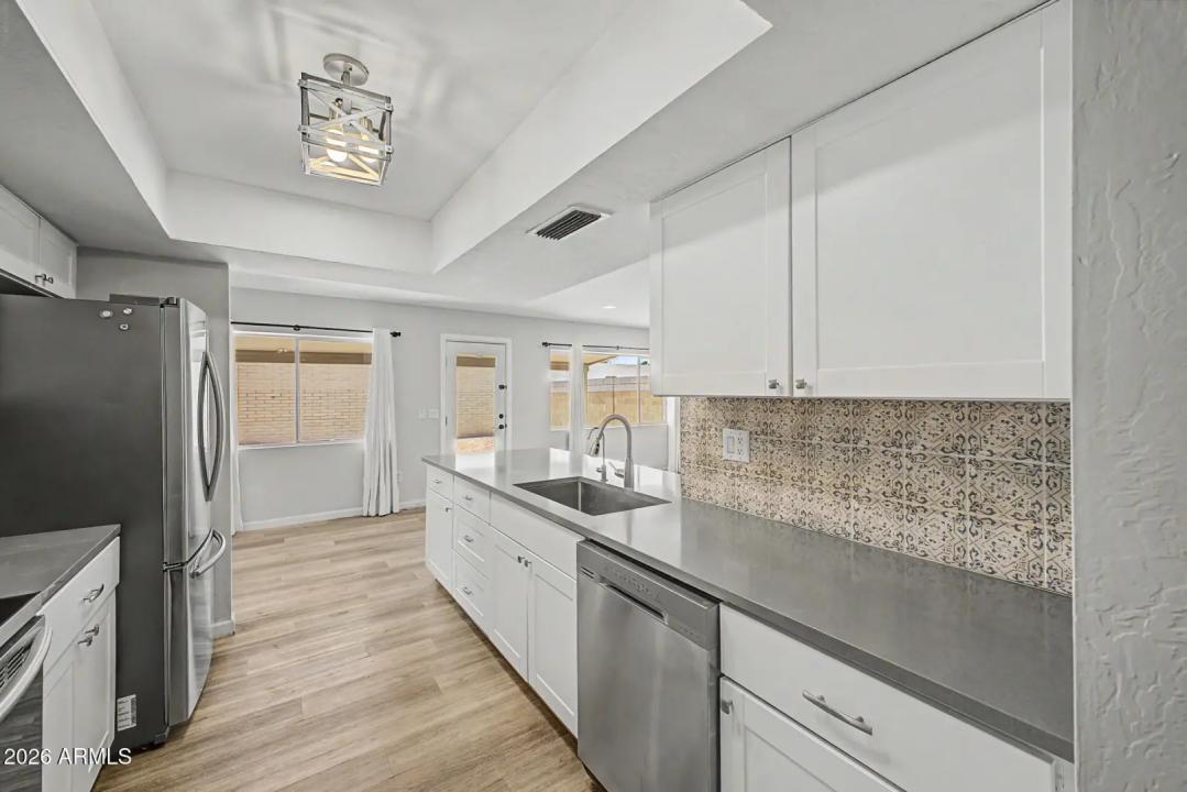Real Estate Picture 12