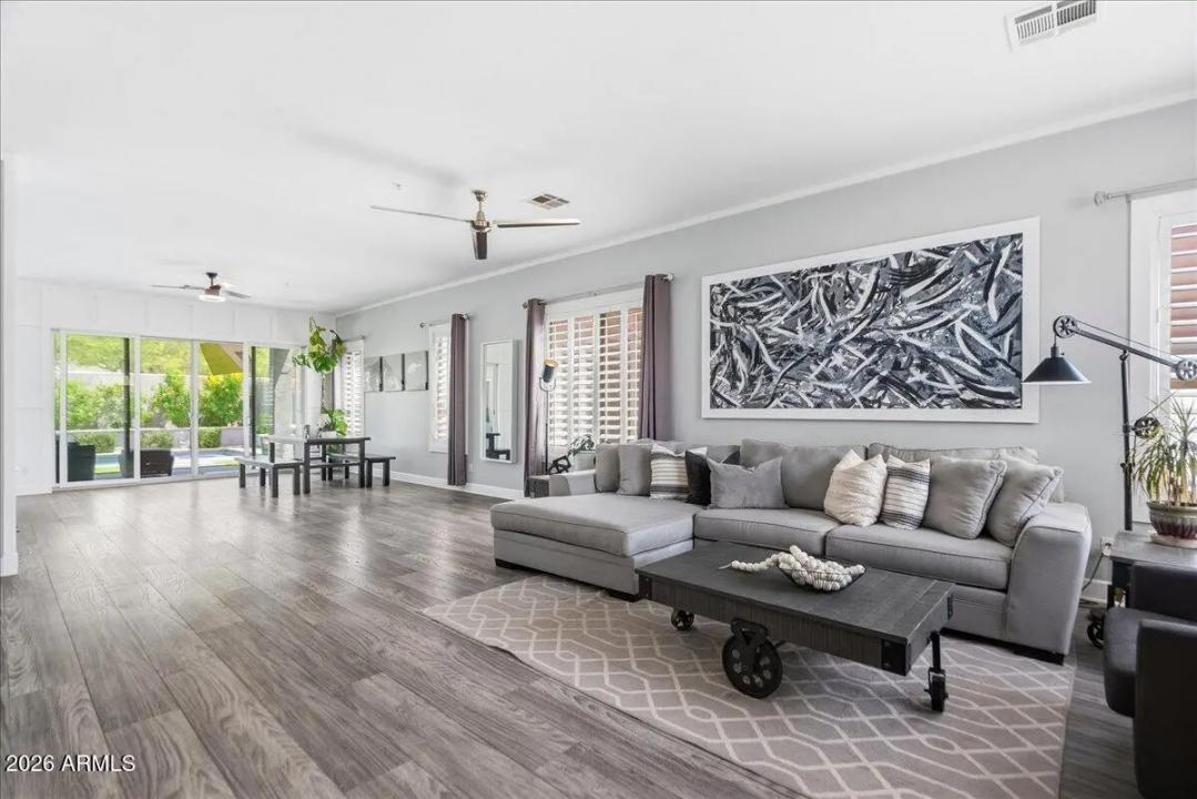 Real Estate Picture 17
