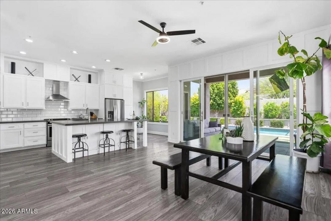 Real Estate Picture 14