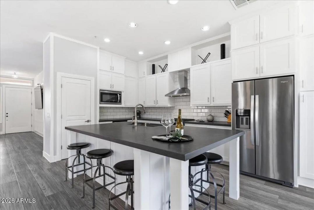 Real Estate Picture 11