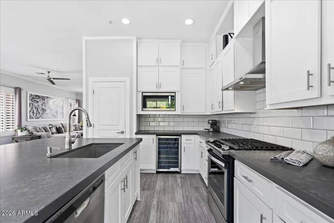 Real Estate Picture 9