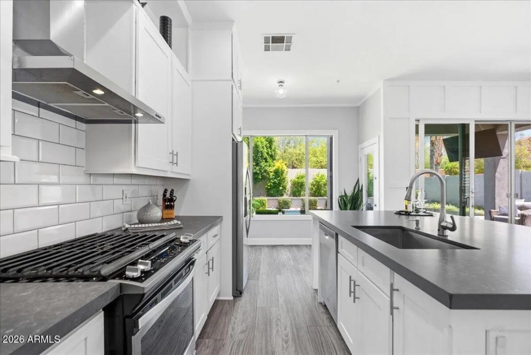Real Estate Picture 10