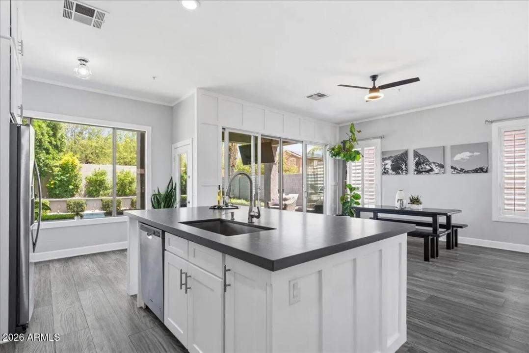 Real Estate Picture 12
