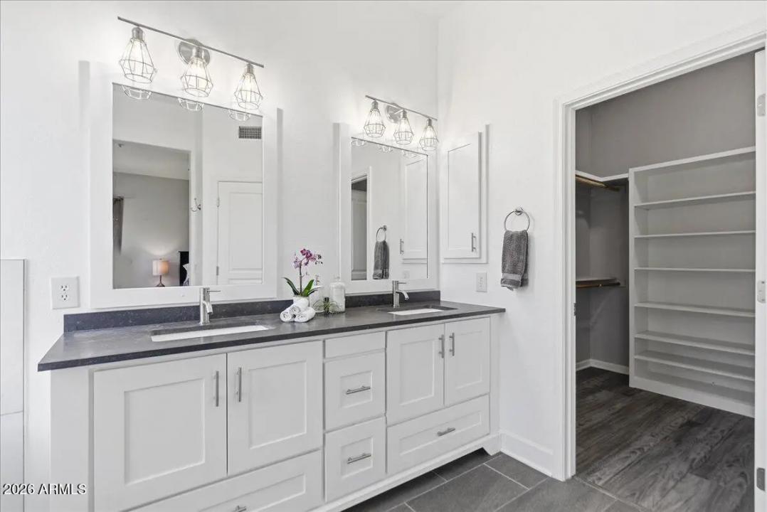 Real Estate Picture 24