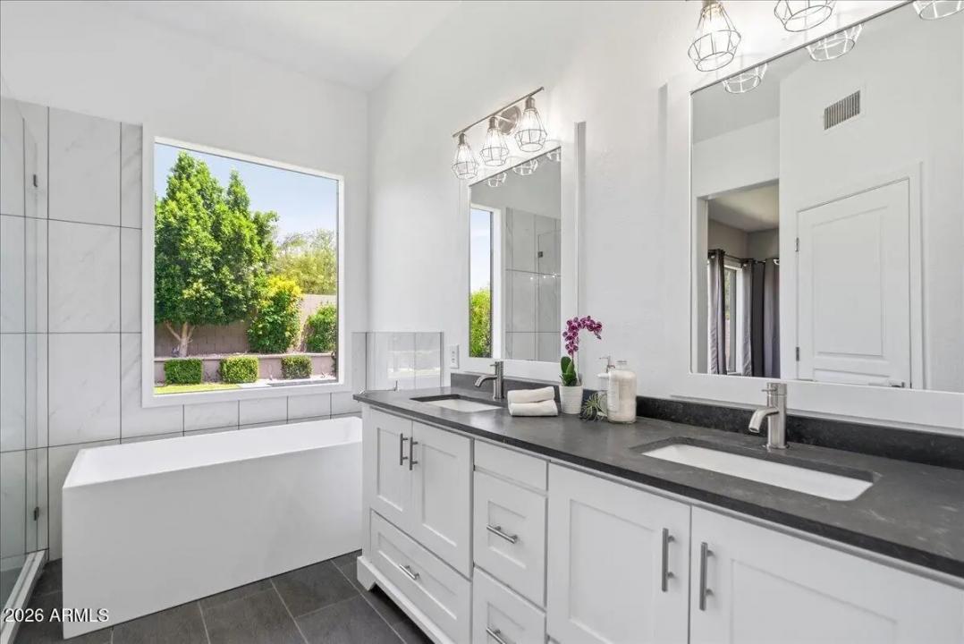 Real Estate Picture 23