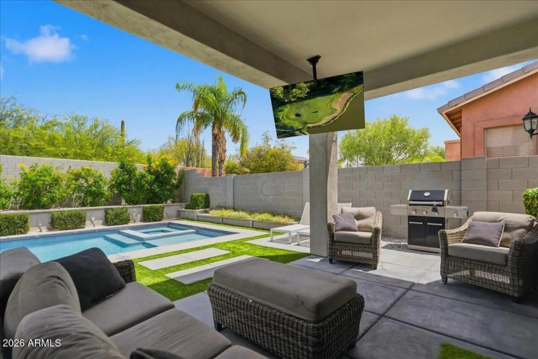 Real Estate Picture 3