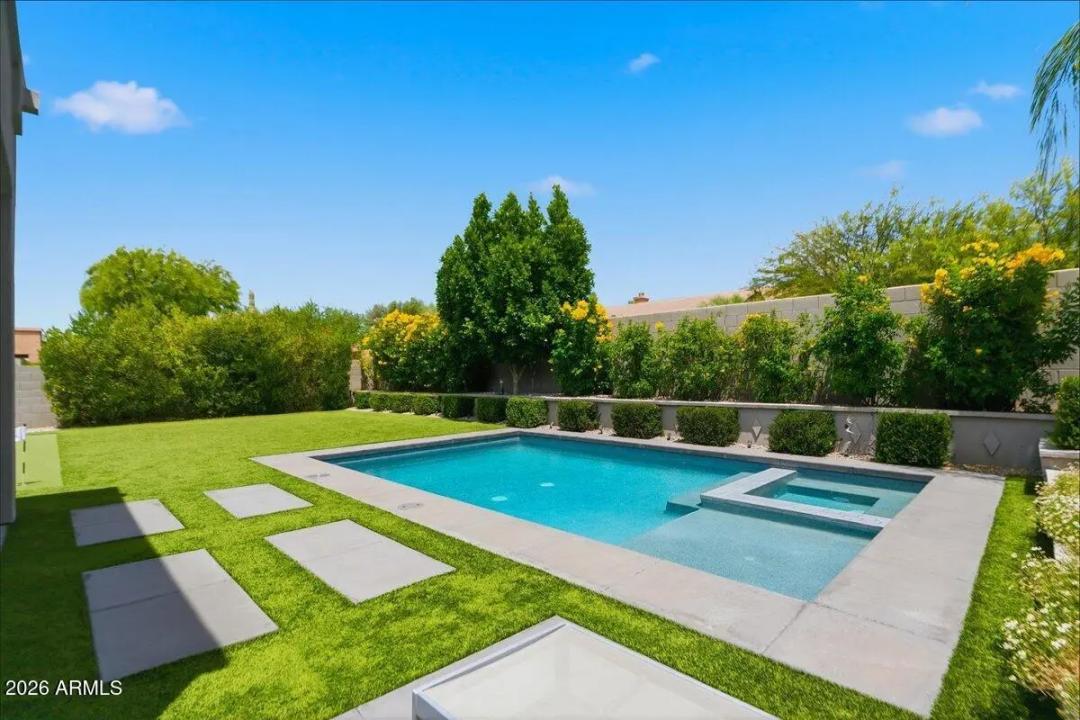 Real Estate Picture 4