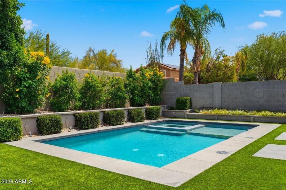 Real Estate Picture 6