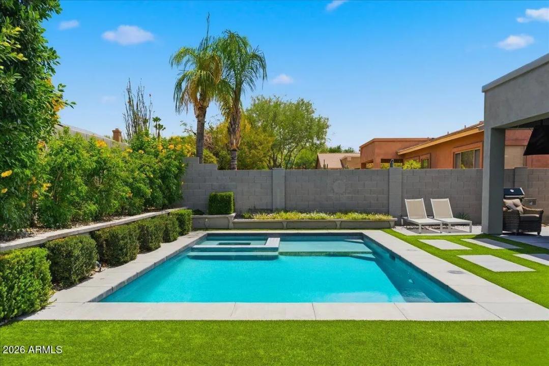 Real Estate Picture 5