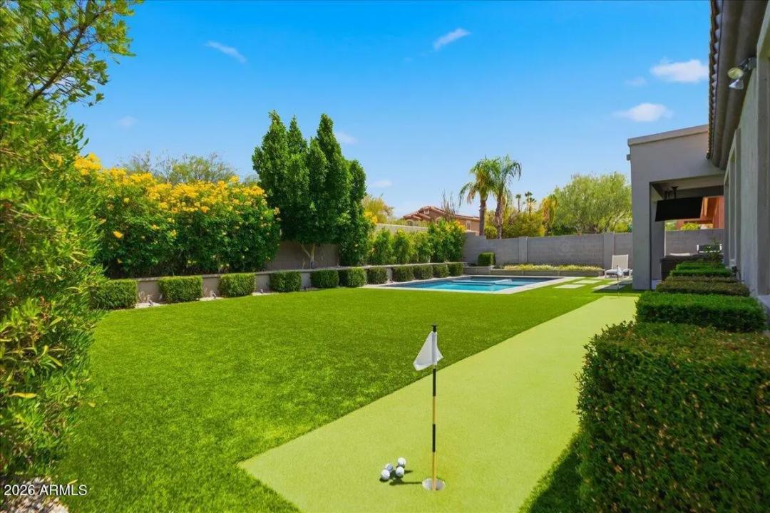 Real Estate Picture 7