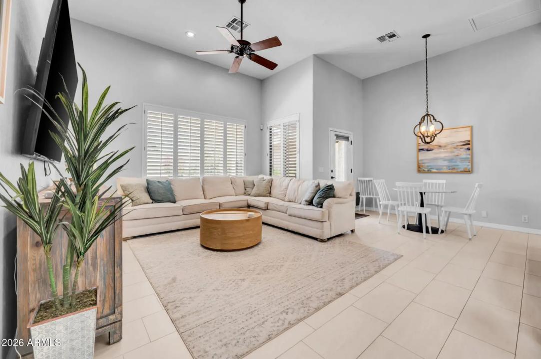 Real Estate Picture 12