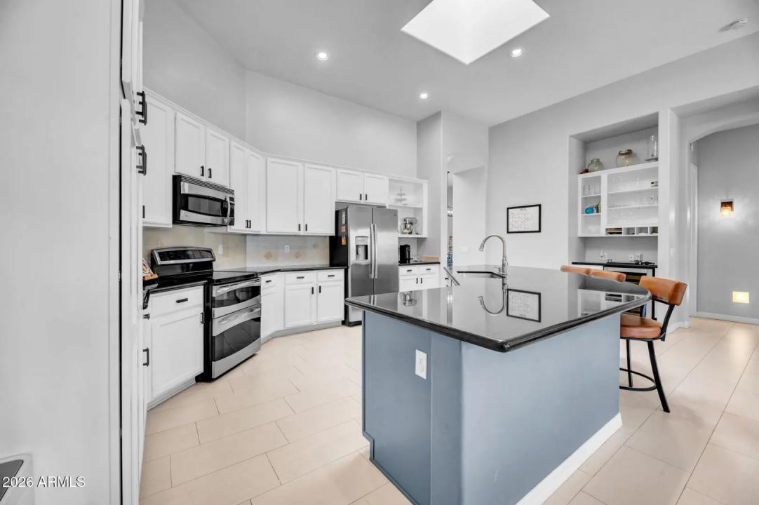 Real Estate Picture 7